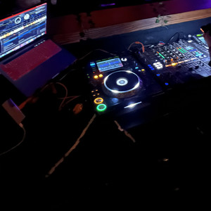 Dj time (mixed house music)